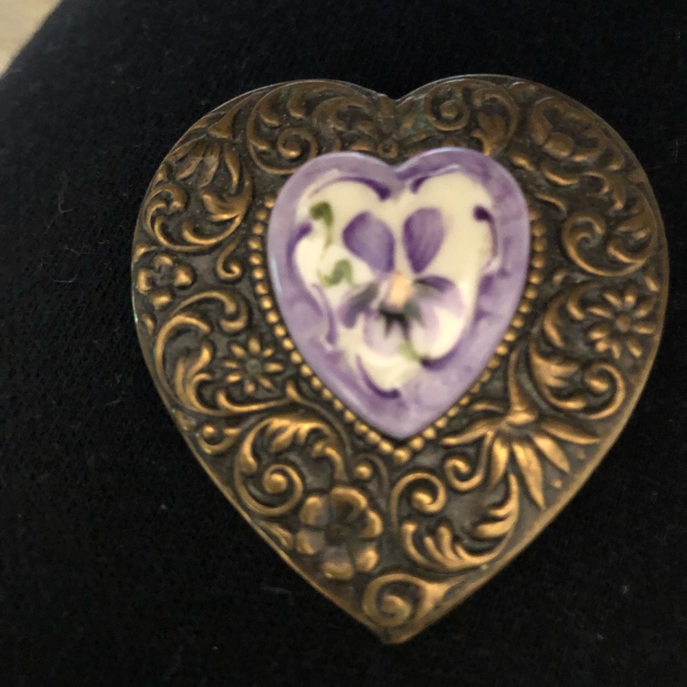Hand painted violet pin - Picture 2 of 3
